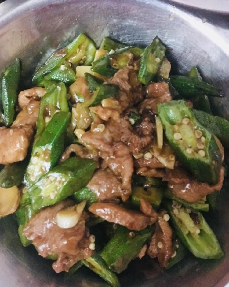 超级下饭的秋葵小炒肉