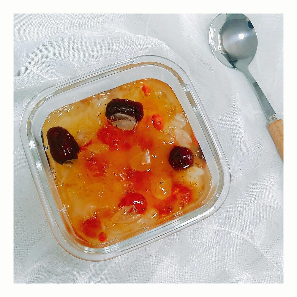 银耳桃胶皂角米雪燕羹