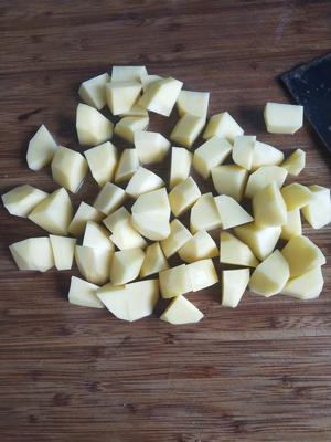 红烧肉炖土豆的做法 步骤3