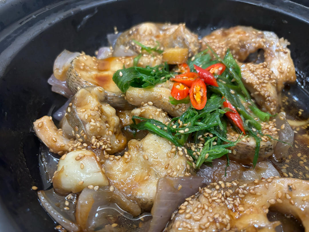 砂锅焗鲈鱼