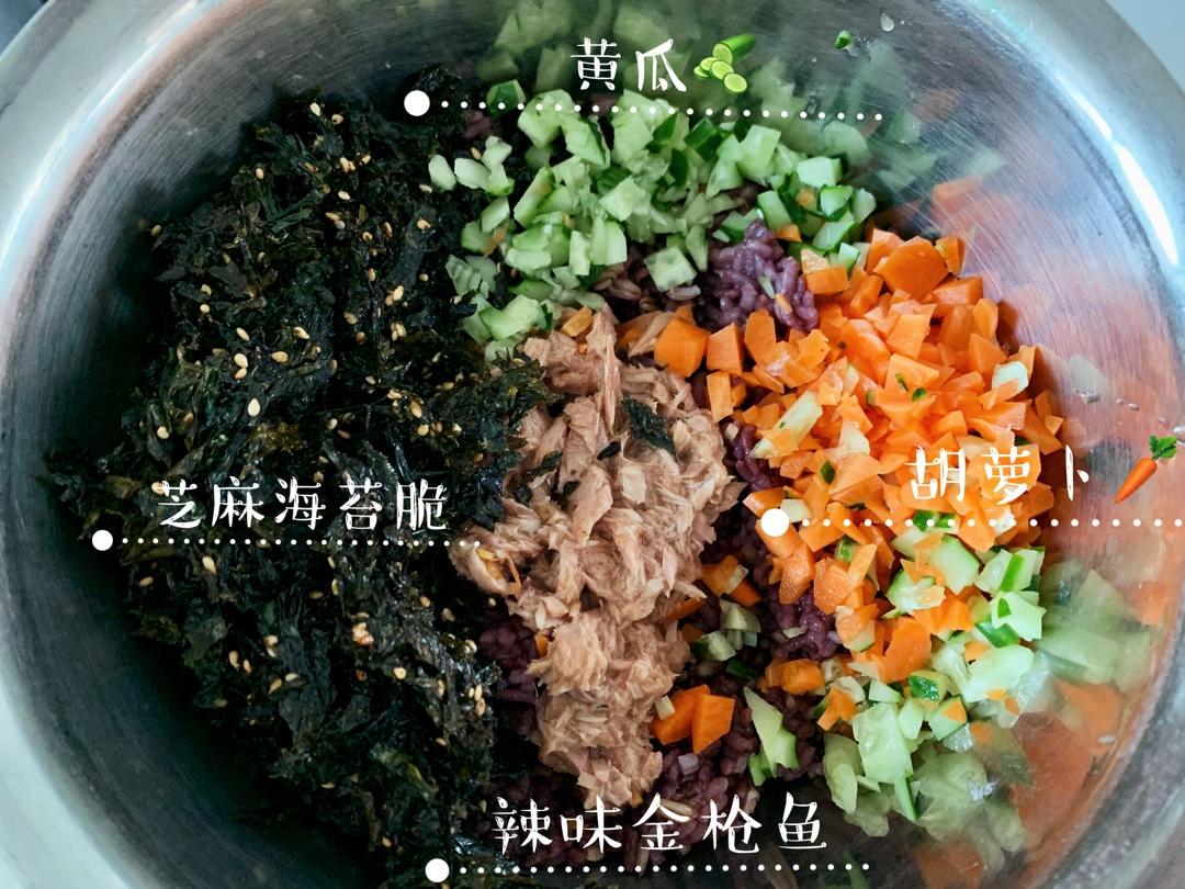金枪鱼芝麻手捏饭团