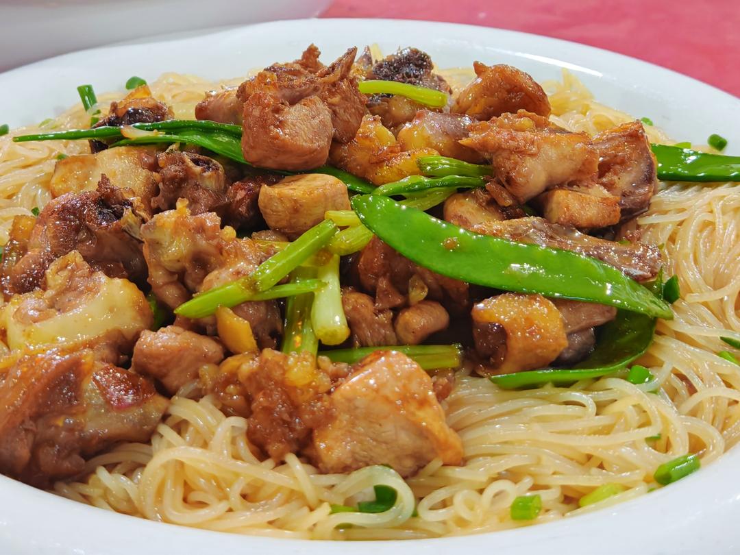 鸡肉炒米粉