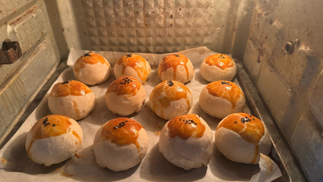 超简单 免揉 酥掉渣的蛋黄酥(超详细附全程视频)不破酥『万能酥皮』