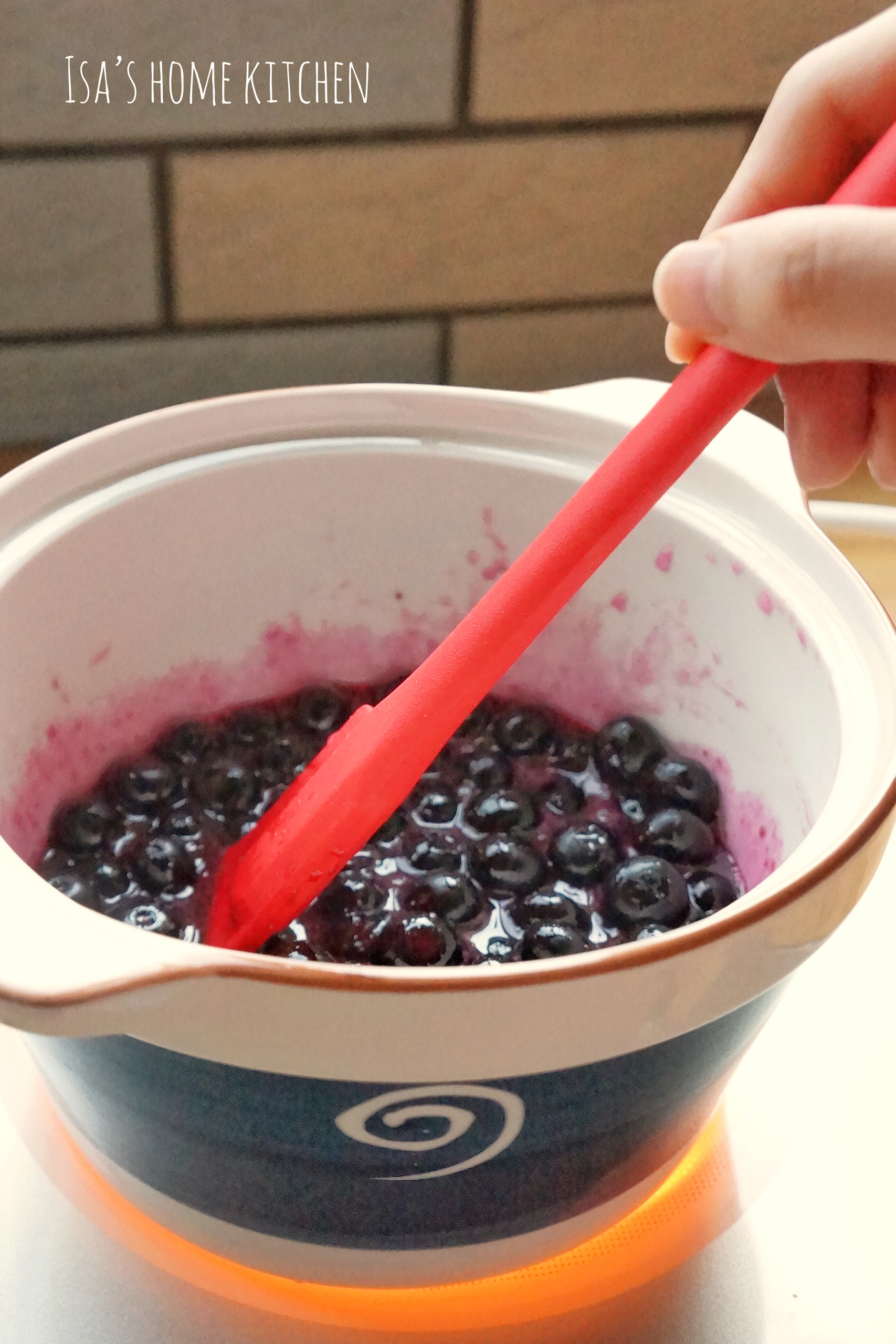 超香甜的蓝莓冰激凌 从煮蓝莓酱开始的做法 步骤3