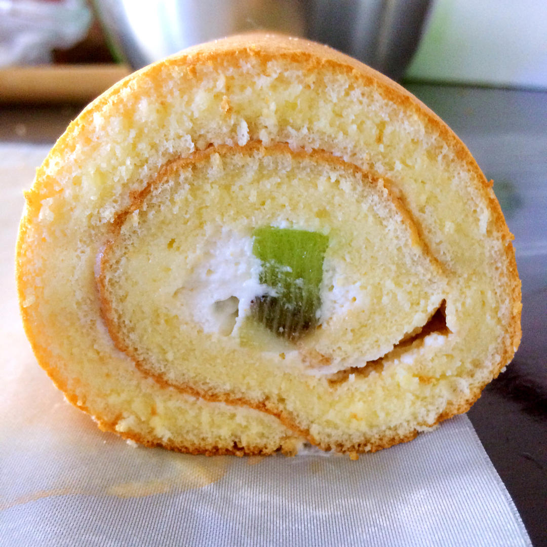 《Tinrry下午茶》教你做基础原味蛋糕卷