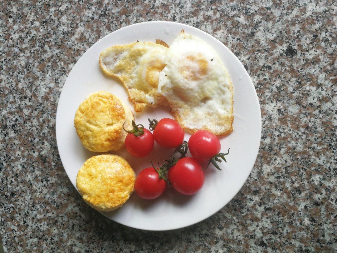 【视频】3分钟 奶油司康Scone(可能是世界上最快手的司康) 消耗淡奶油～