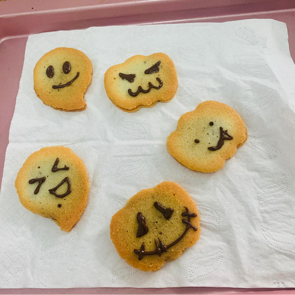 万圣节猫舌薄脆饼干