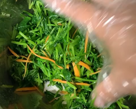 中高考营养配餐-芝麻拌菠菜的做法 步骤6