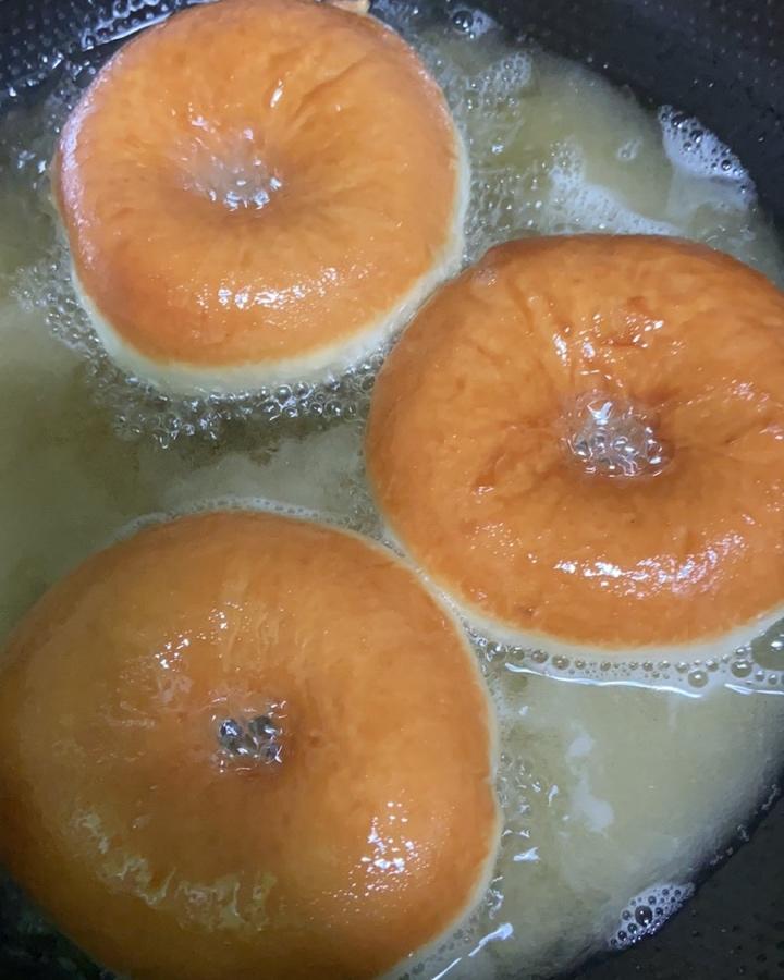 超级好吃的油炸甜甜圈