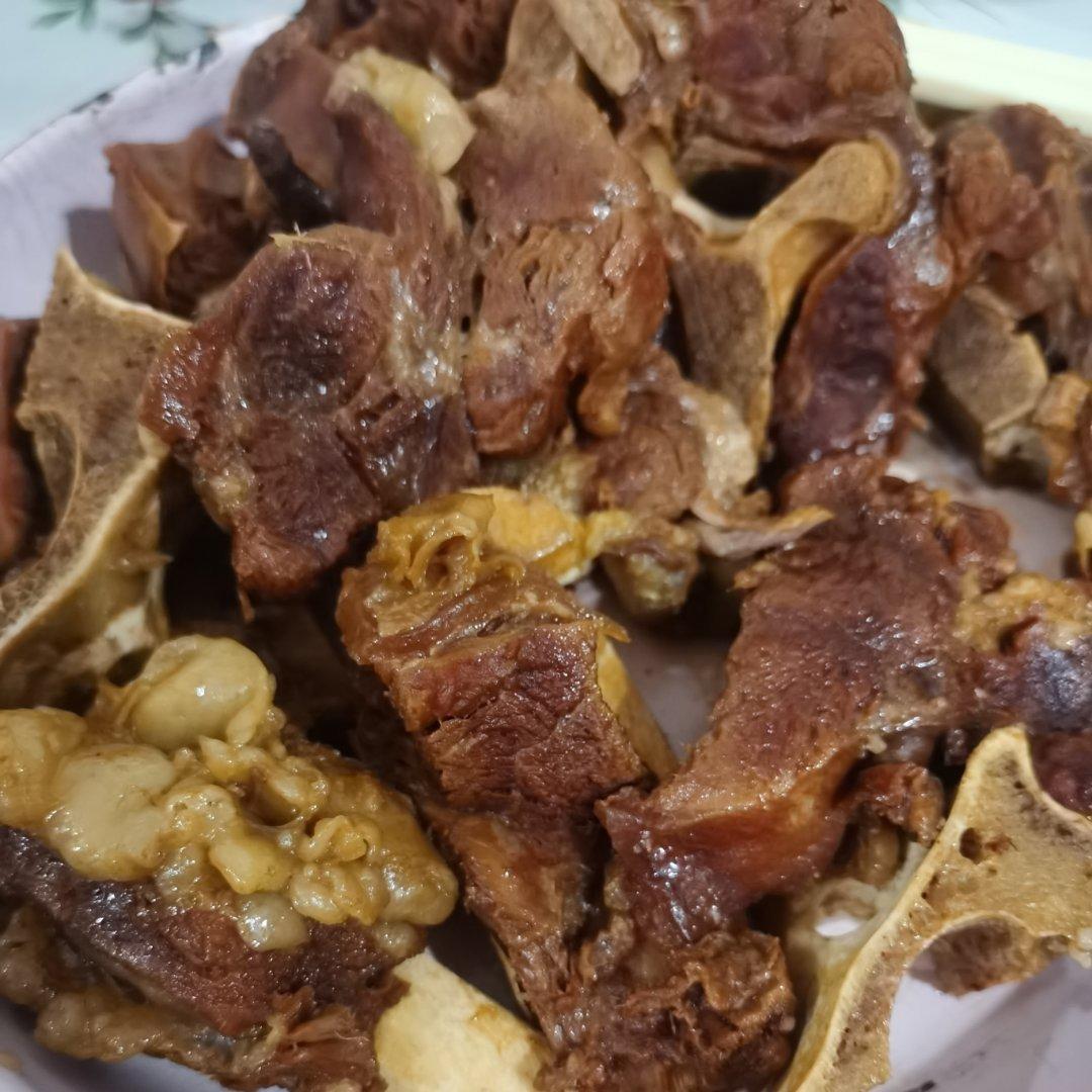 顽顽大神做的超简单懒人酱牛骨(牛蝎子.羊蝎子)酱牛肉