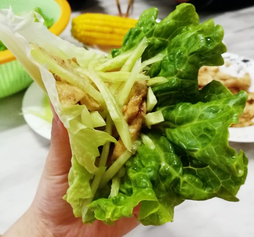 健康低脂生菜卷鸡胸肉的做法