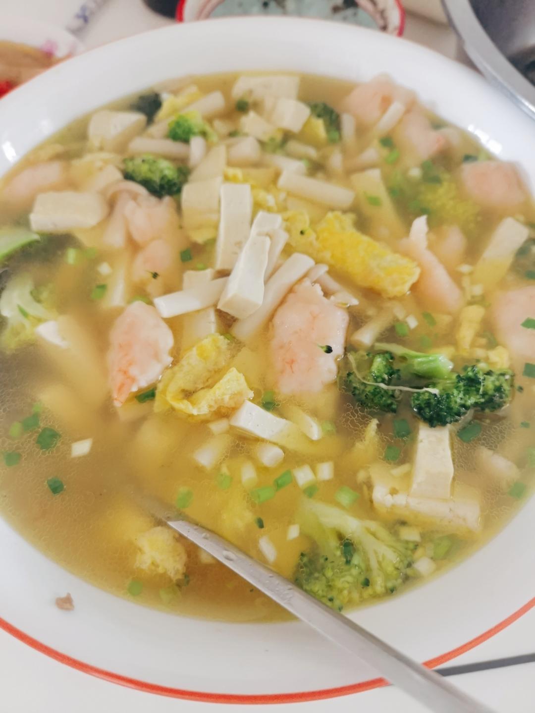 豆腐鲜虾菇菌汤