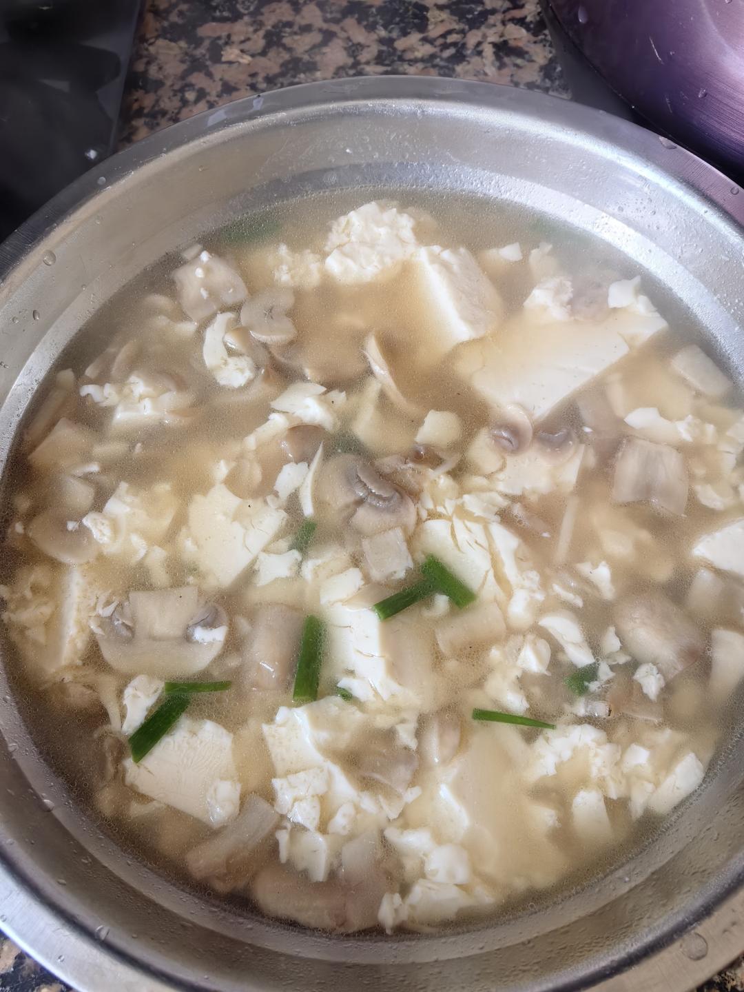 口蘑豆腐汤