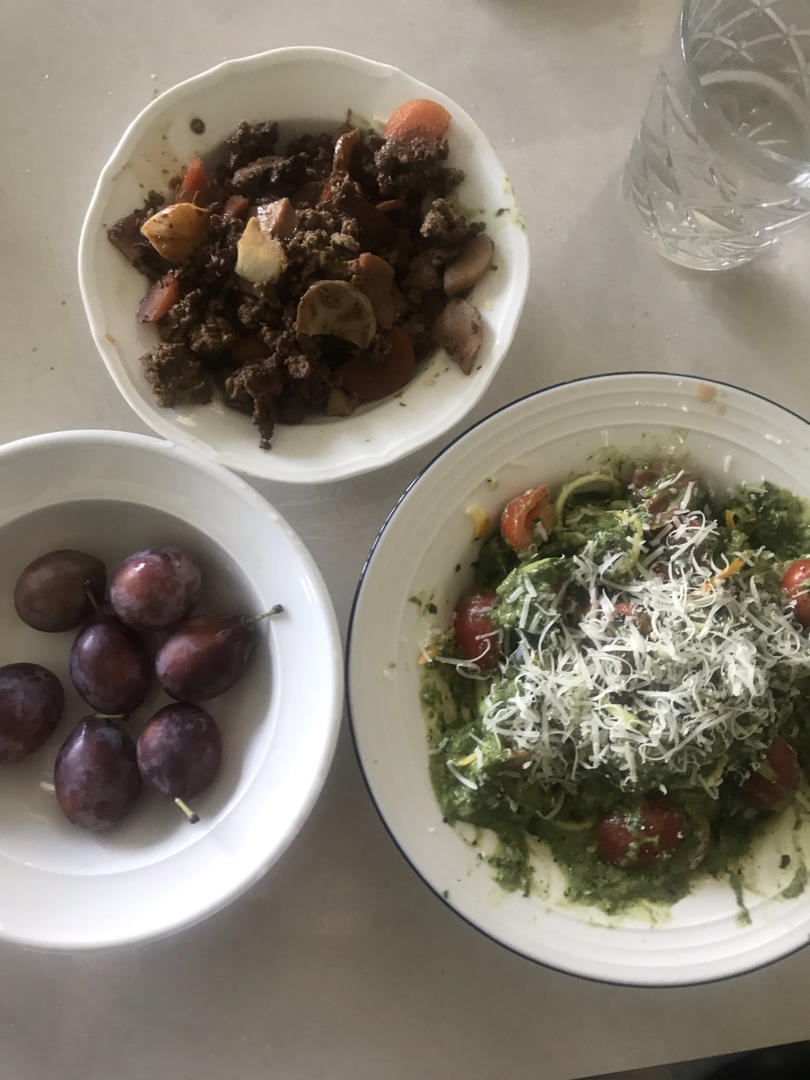 【健康三餐】菠菜牛油果青酱西葫芦面条