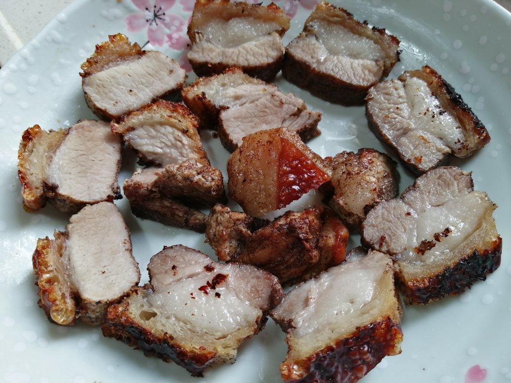 多次失败，越挫越勇终于做出来了广式脆皮烧肉