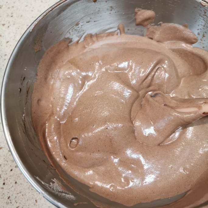 零失败❗️超详细的六寸巧克力戚风蛋糕的做法 步骤8