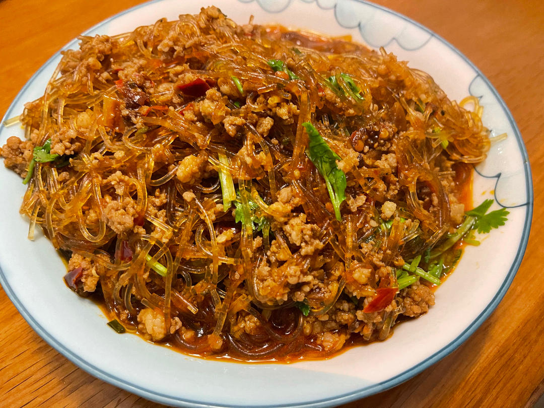 白小漏做的蚂蚁上树(肉末炒粉丝)超下饭十分钟搞定