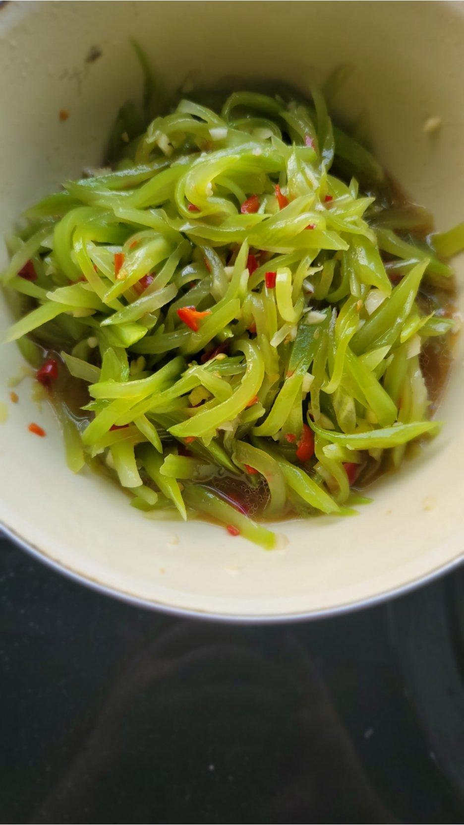 10分钟搞定的快手凉拌菜，清脆爽口的凉拌莴笋丝