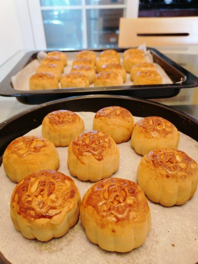 广式月饼—蛋黄莲蓉月饼