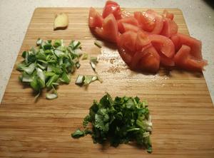 简单好吃的西红柿鸡蛋汤面的做法 步骤1