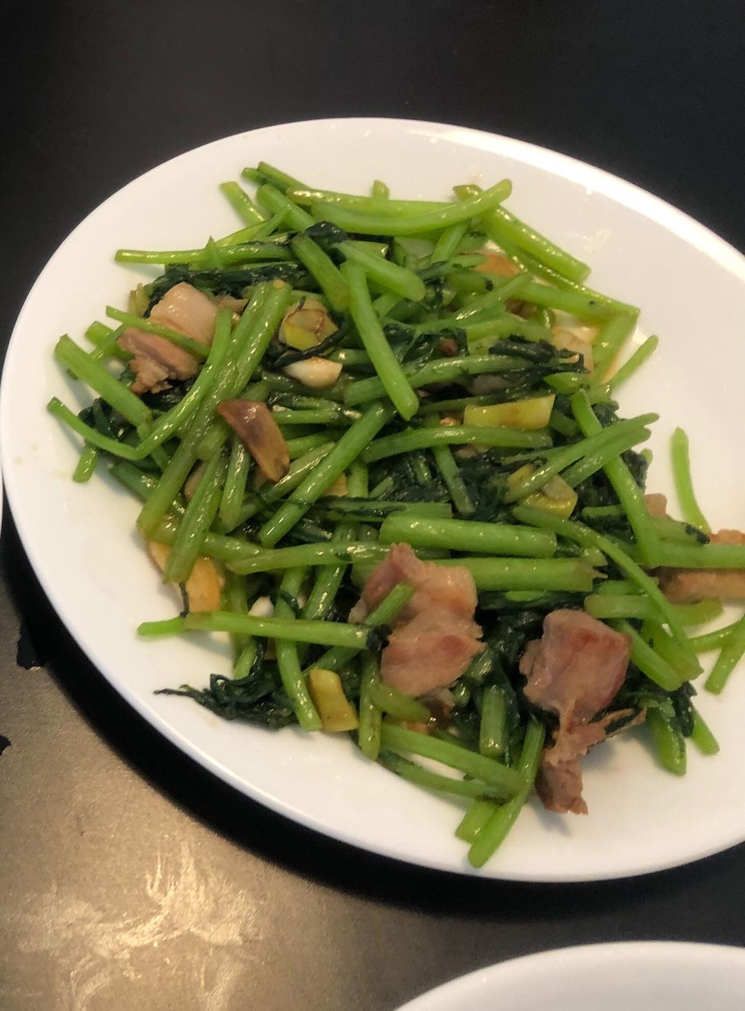 五分钟五花肉炒茼蒿