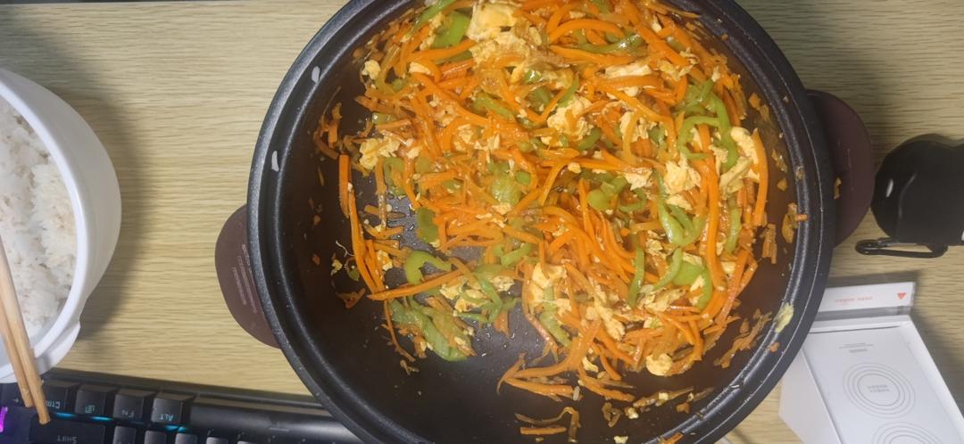 青椒炒胡萝卜鸡蛋