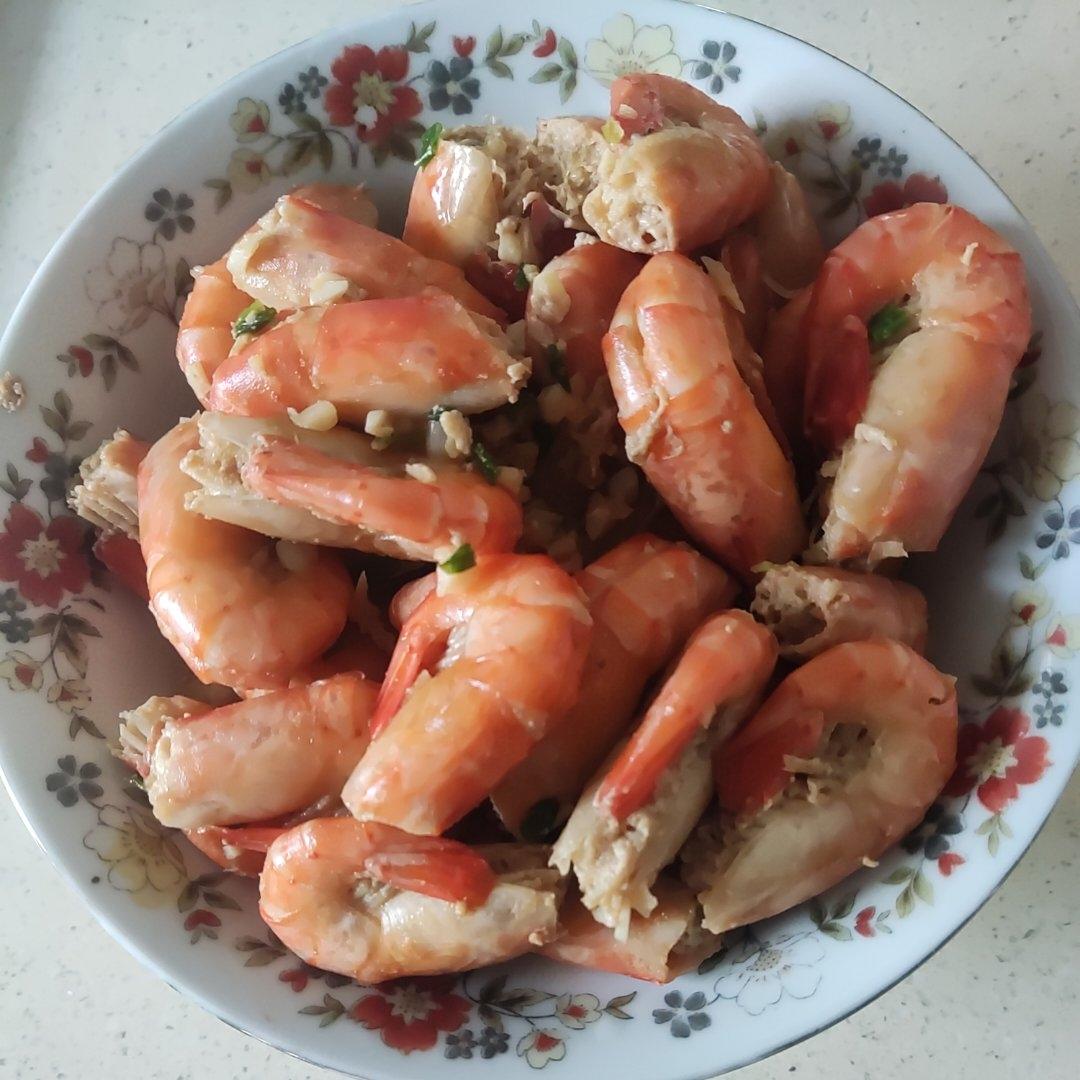 好吃到舔手的蒜爆罗氏虾（零失败，巨好吃)