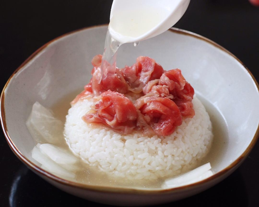萝卜牛肉浇汁盖饭的做法