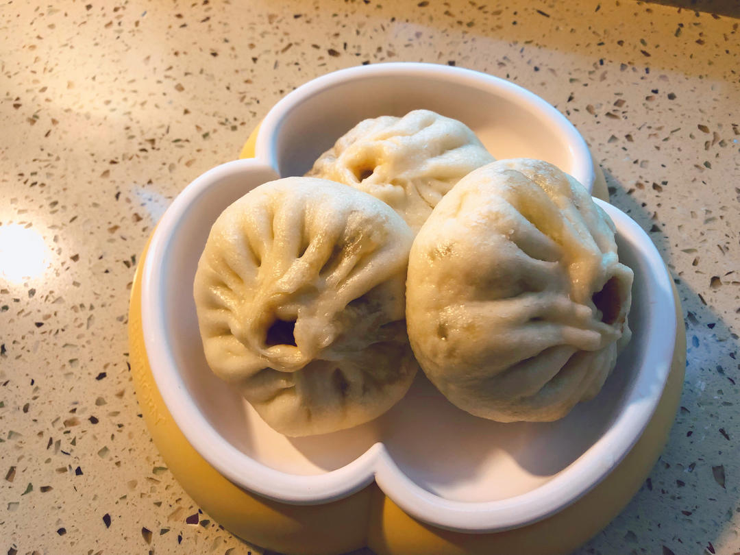 酱肉包升级版（加了点木耳和芹菜 好吃惨了）