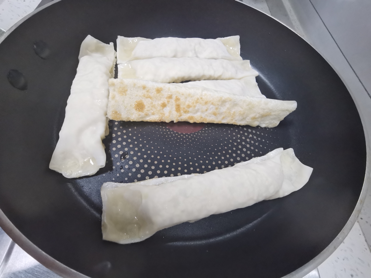 连云港特色小吃--豆腐卷的做法 步骤12