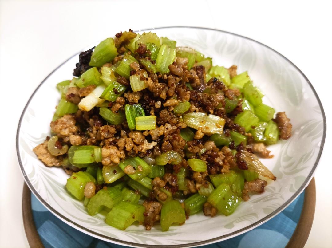 肉末炒芹菜丁