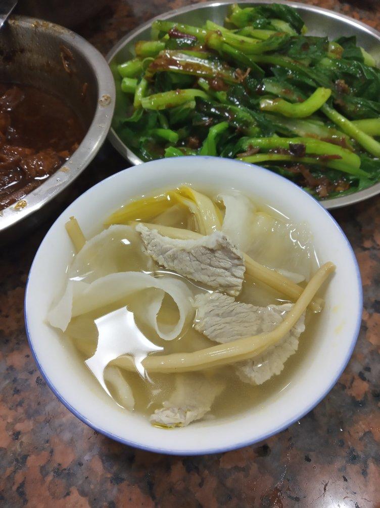 淮山片瘦肉汤(附肉片不加淀粉会嫩滑小技巧)