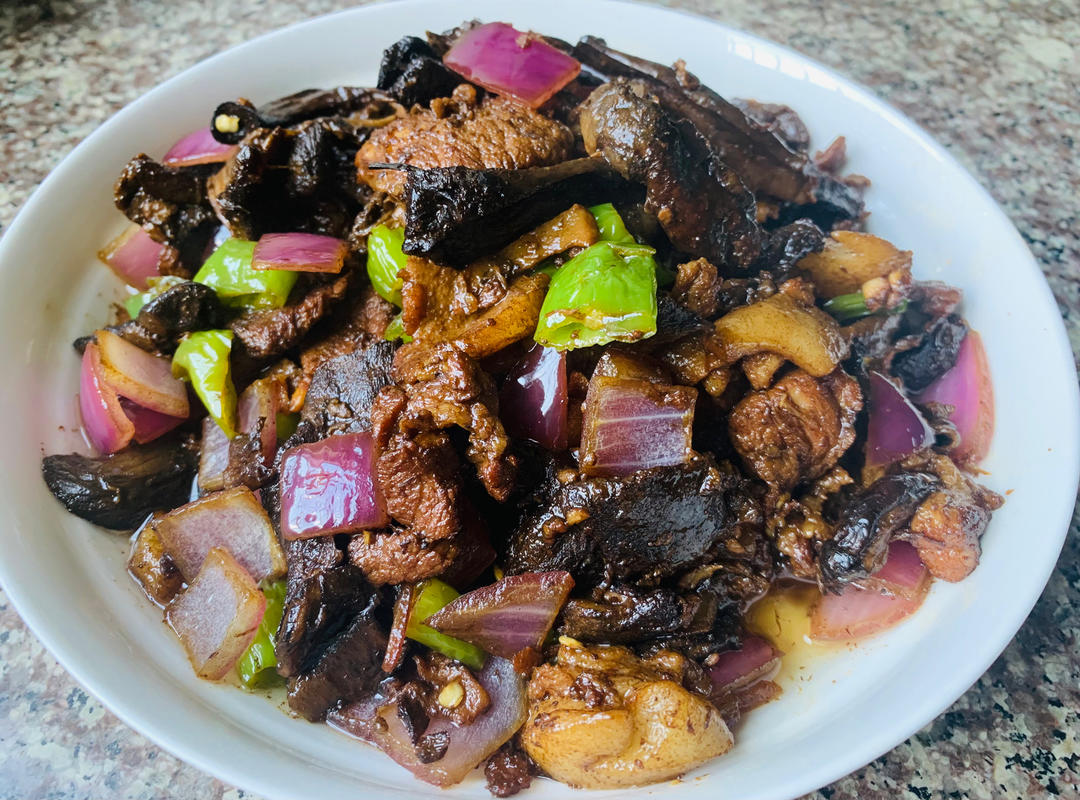 牛肝菌炒肉
