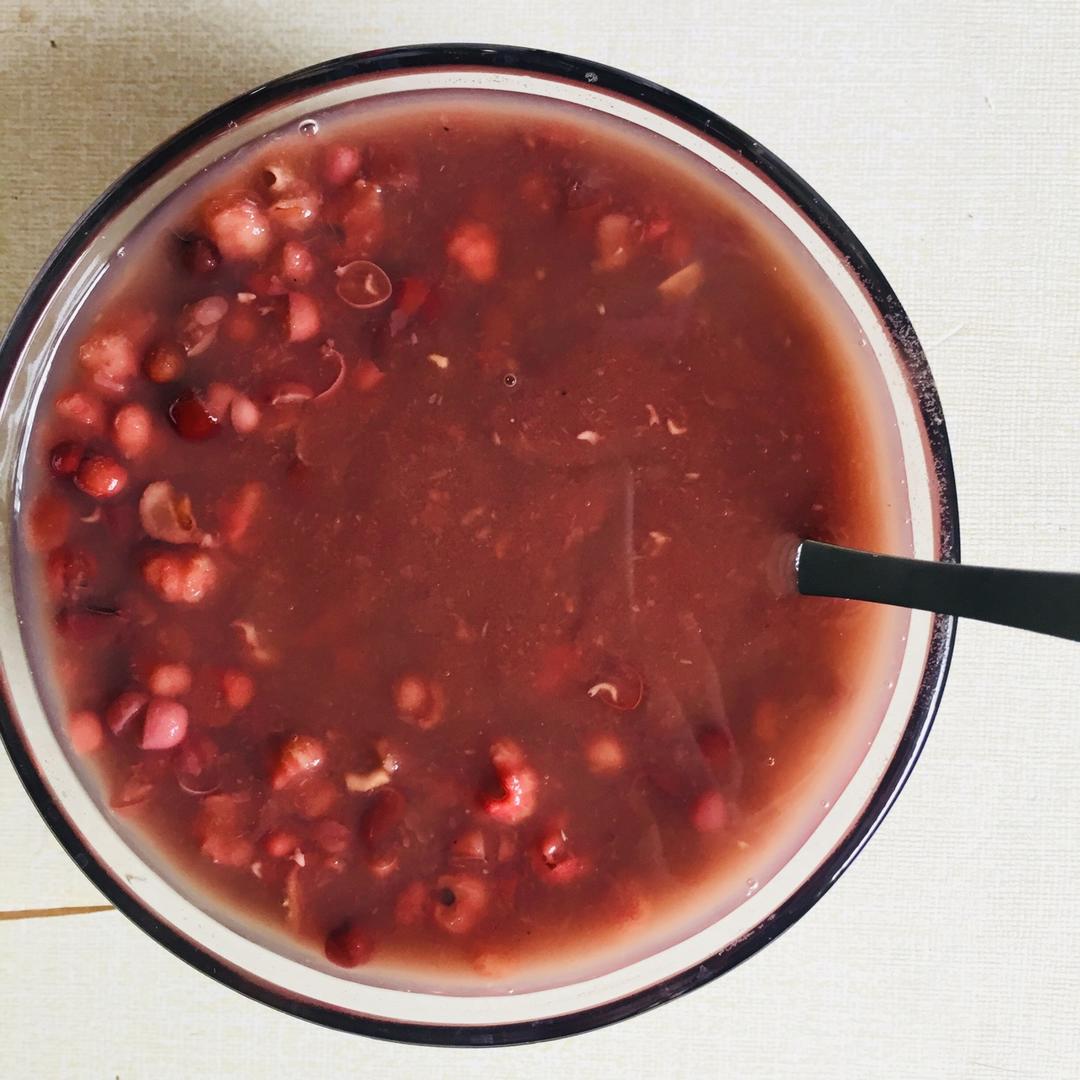 红豆薏米粥 (Red Bean and Pearl Barley Congee)