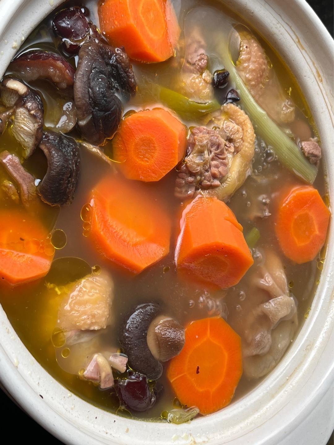 奶奶教的鲜香肥美香菇炖鸡汤