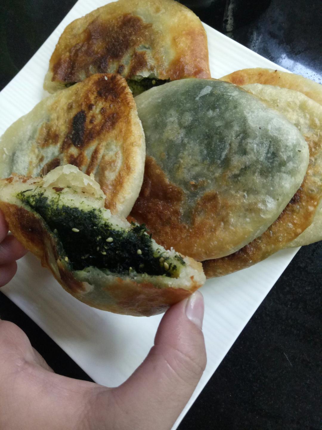 lee小厨做的苔菜麦饼