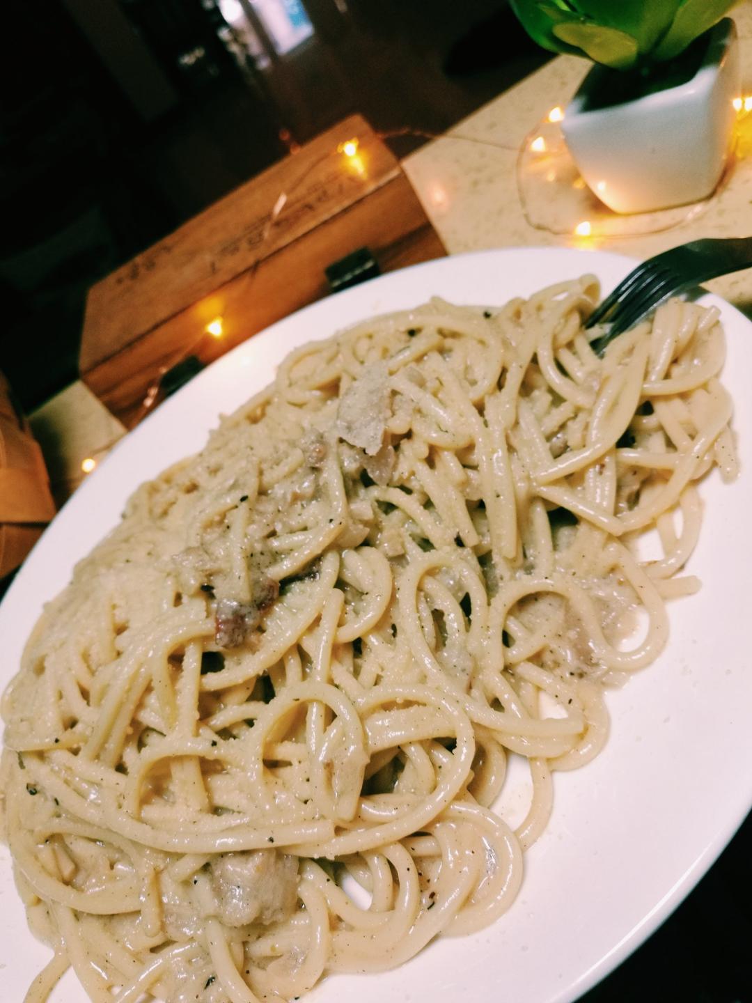 白蘑菇奶油培根意面