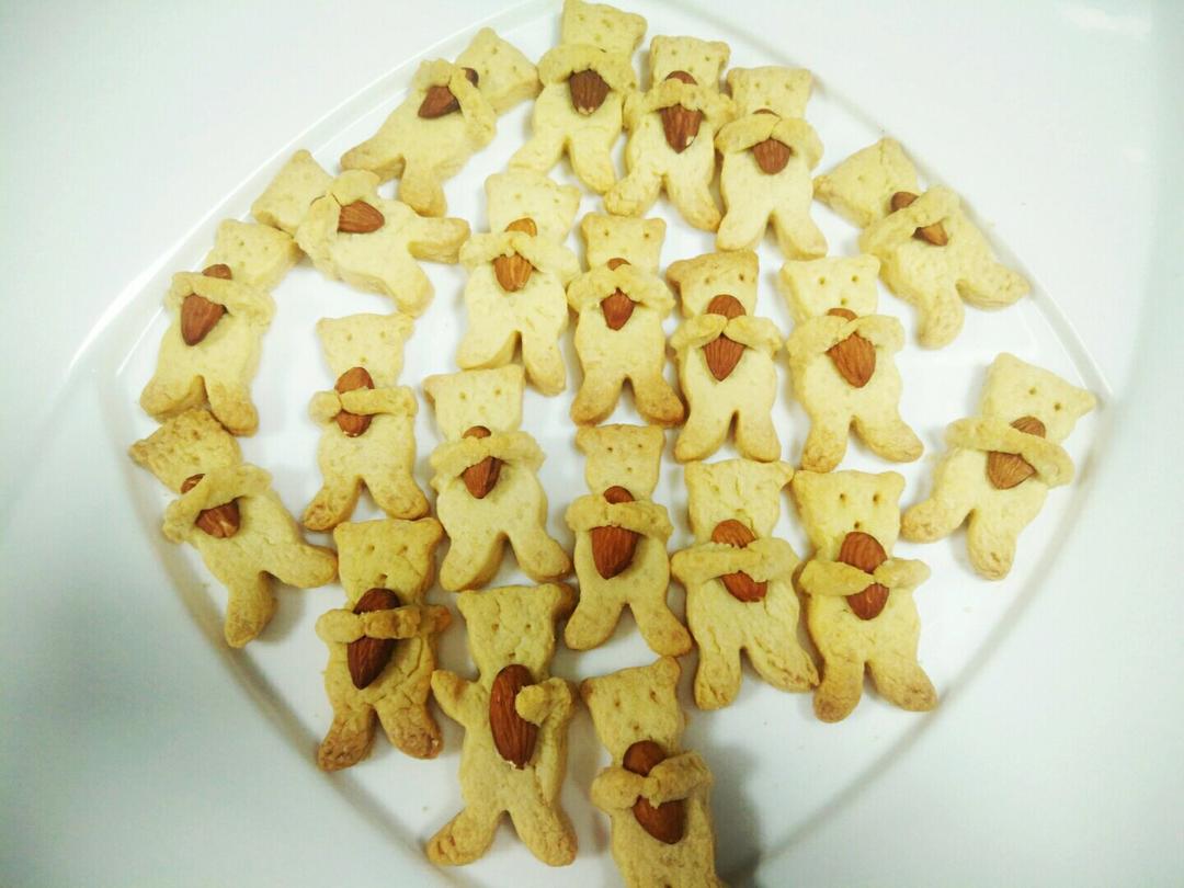 抱杏仁的小熊（造型饼干）