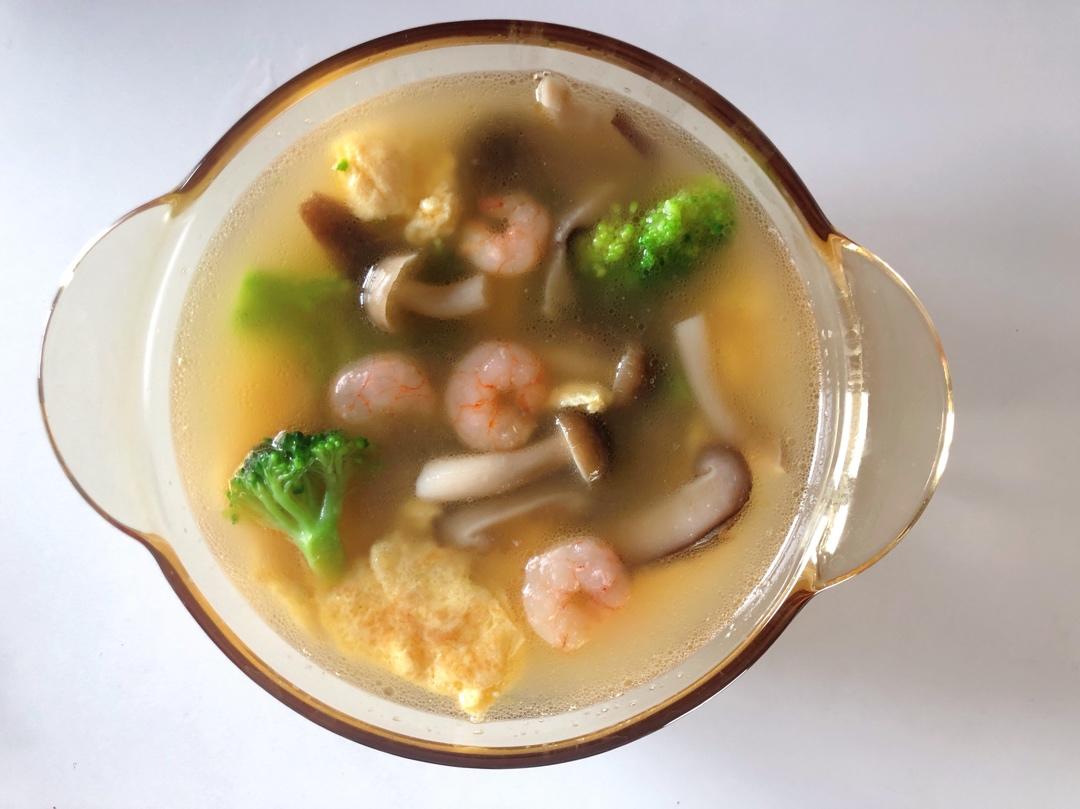 西兰花虾仁菌菇汤