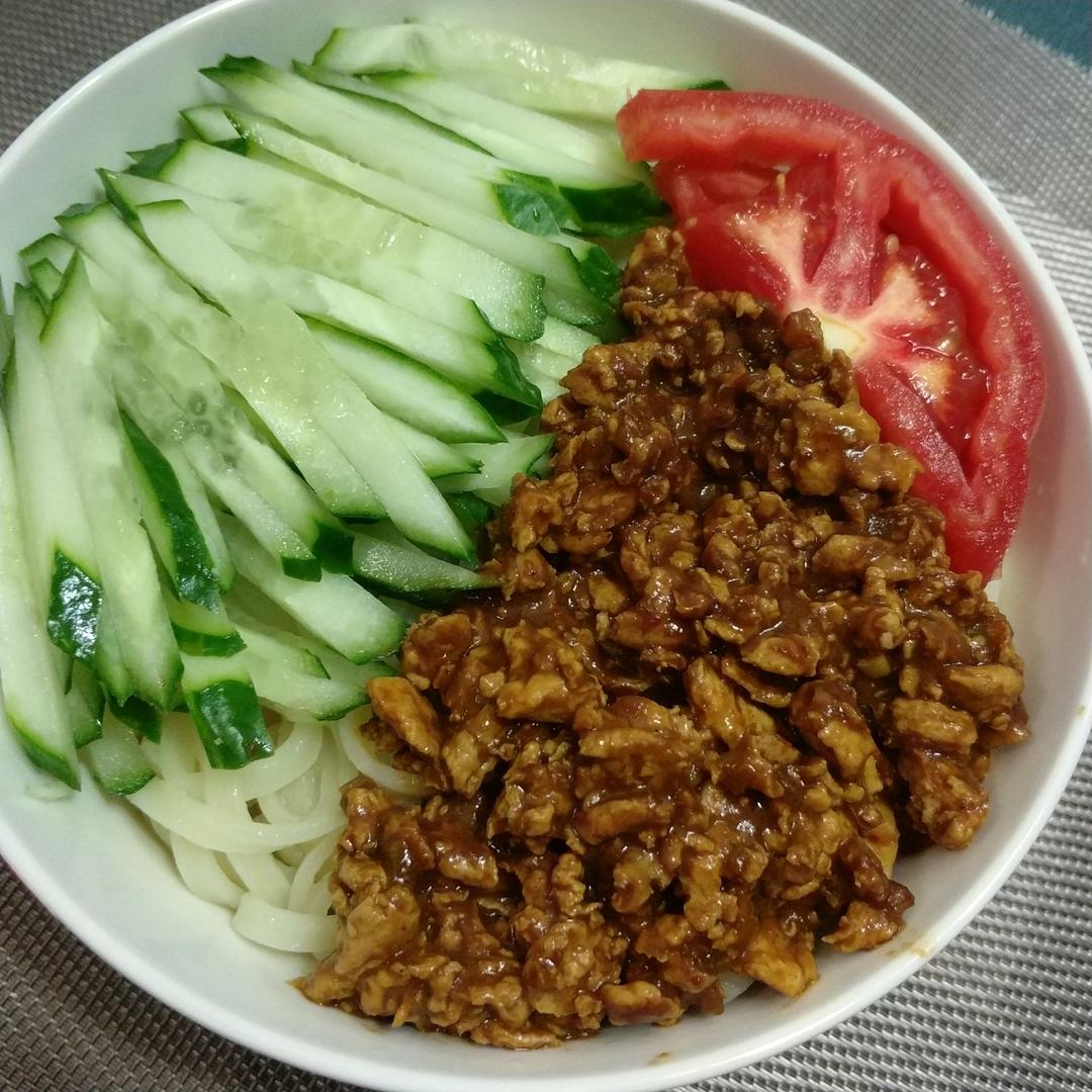 鸡蛋炸酱面