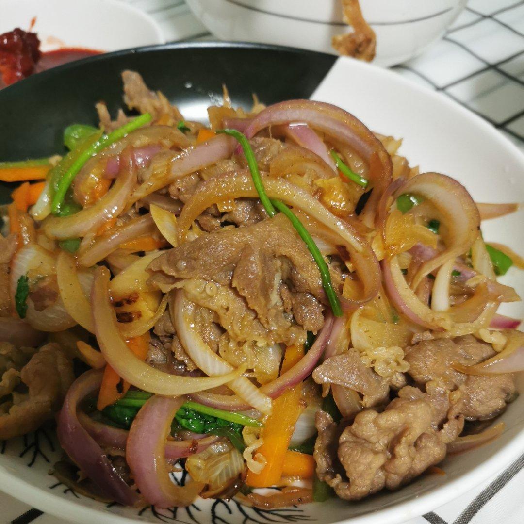 卖萌为生做的子姜洋葱炒牛肉卷