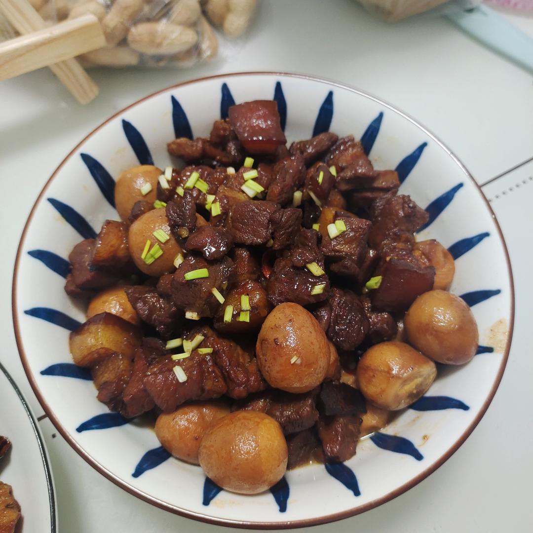 红烧肉炖鹌鹑蛋