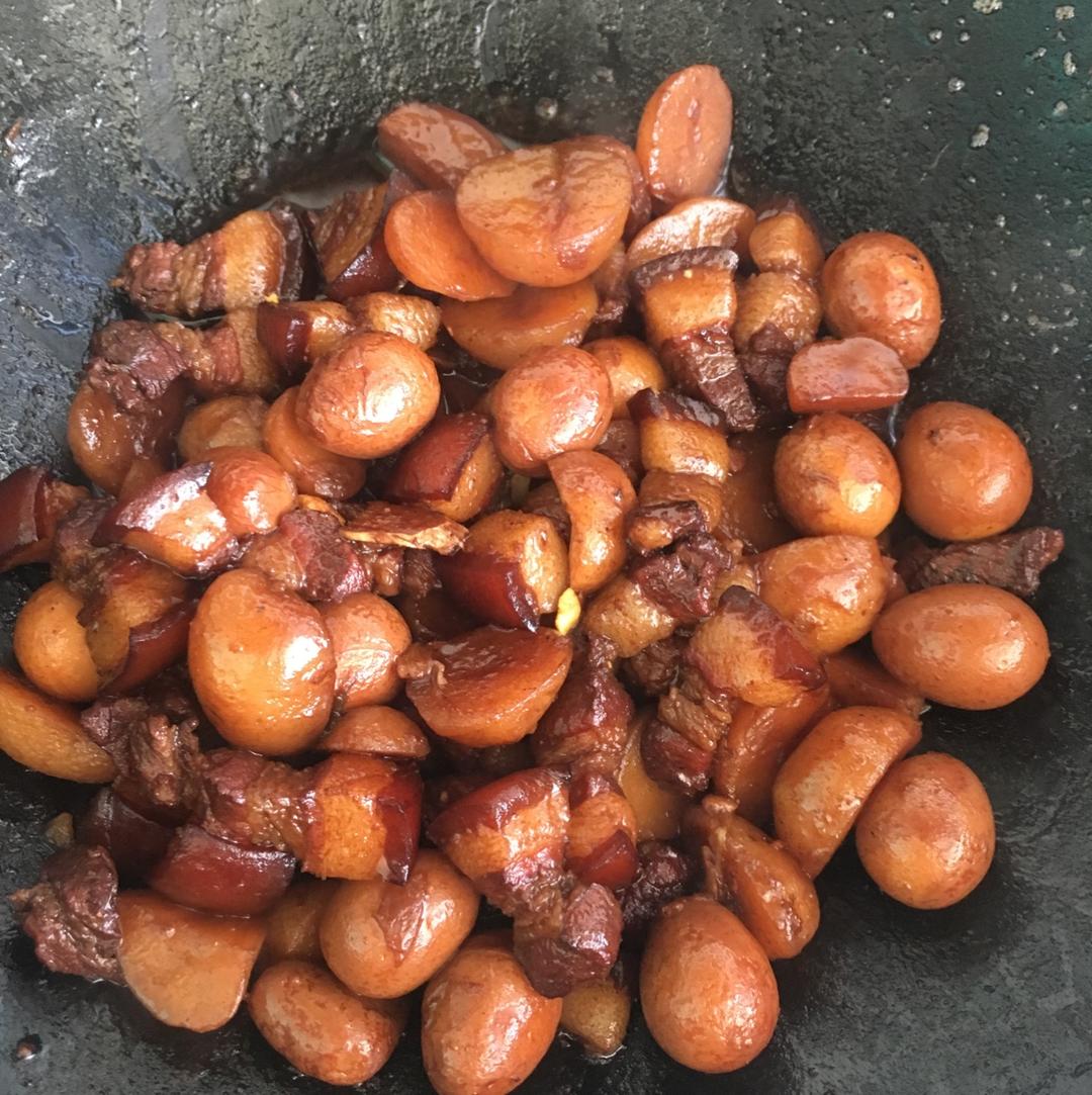 加了鹌鹑蛋后，这盘红烧肉，美味的逆天啦——鹌鹑蛋烧肉（孔瑶食谱）