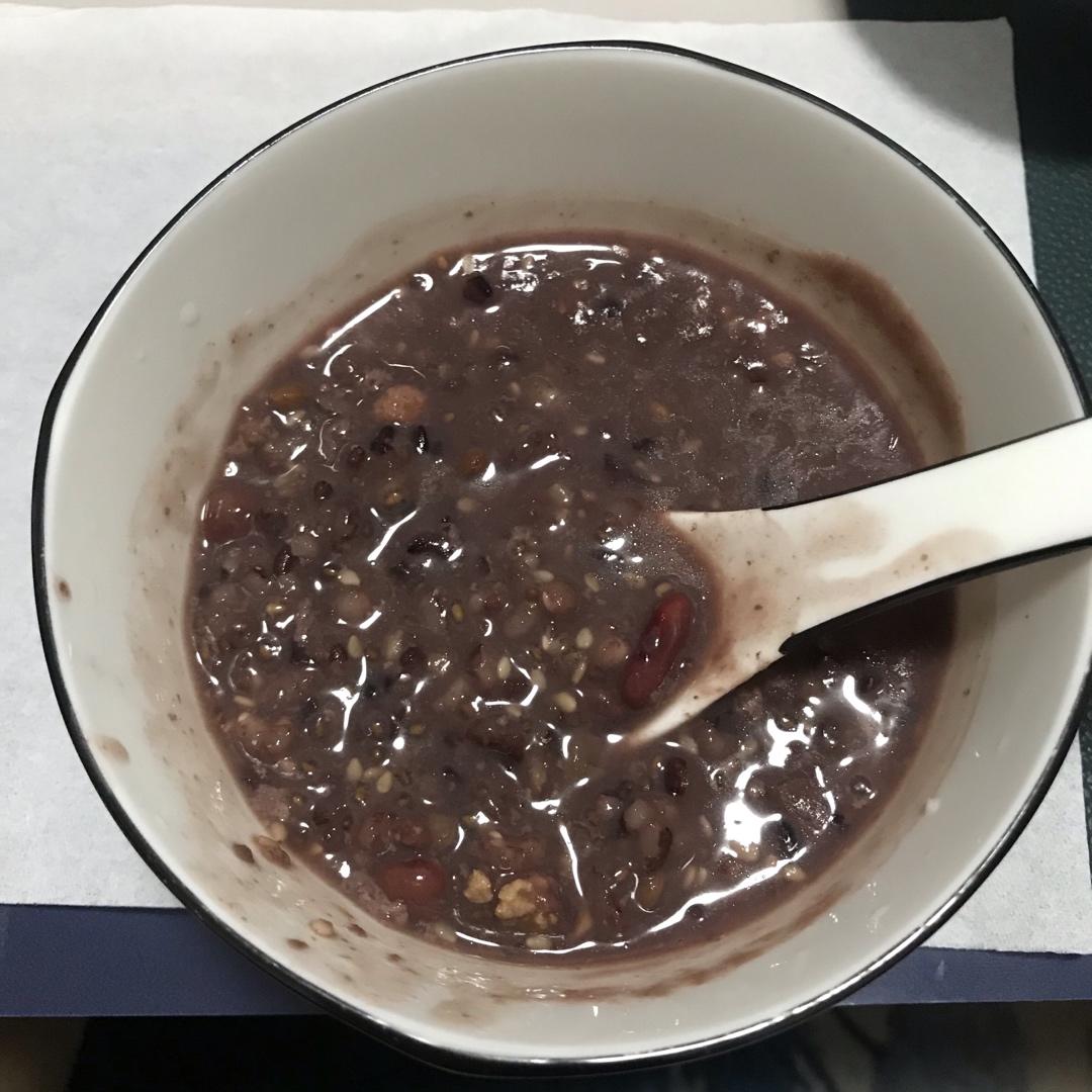 豆浆杂粮粥（别名：回归正轨粥）丨健康·三餐