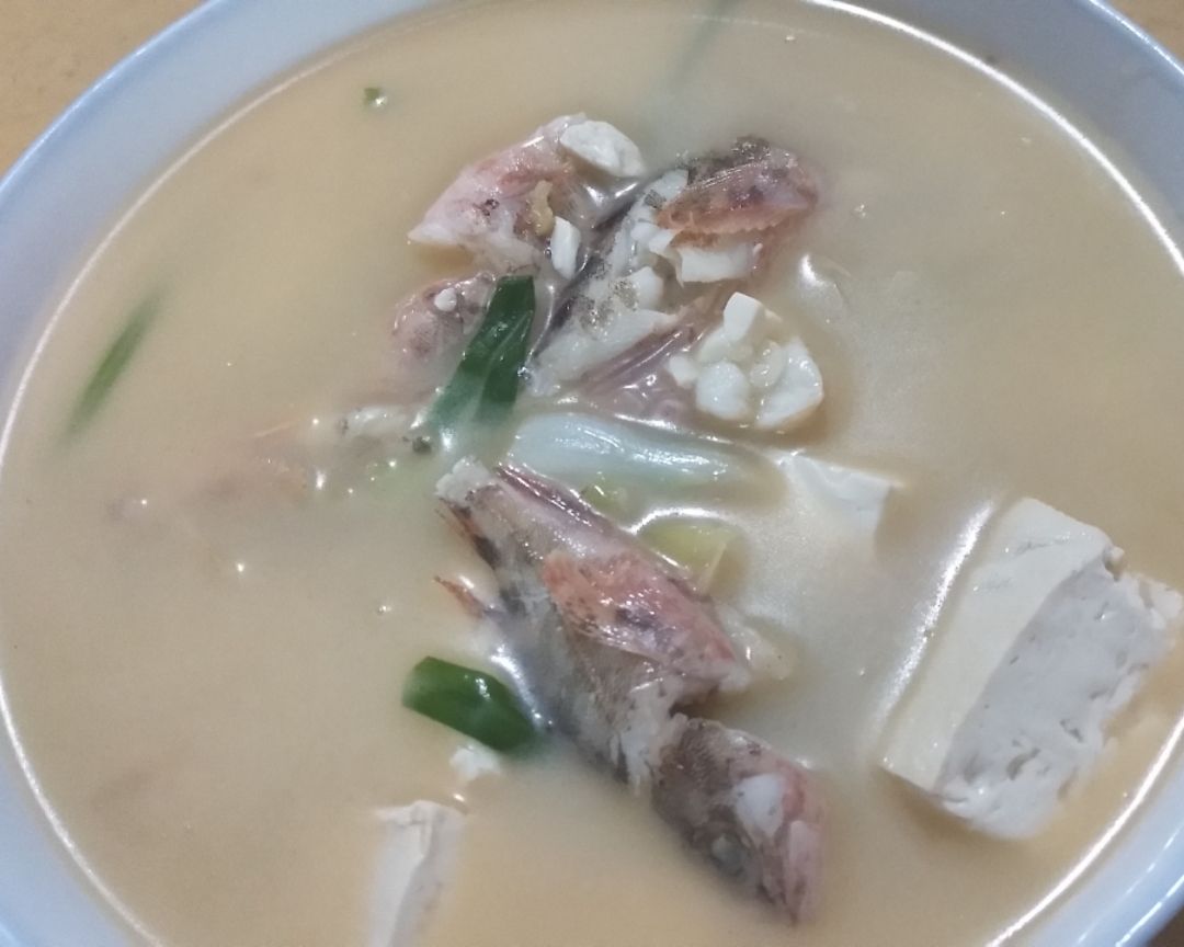 小红斑（石翁鱼）豆腐汤的做法