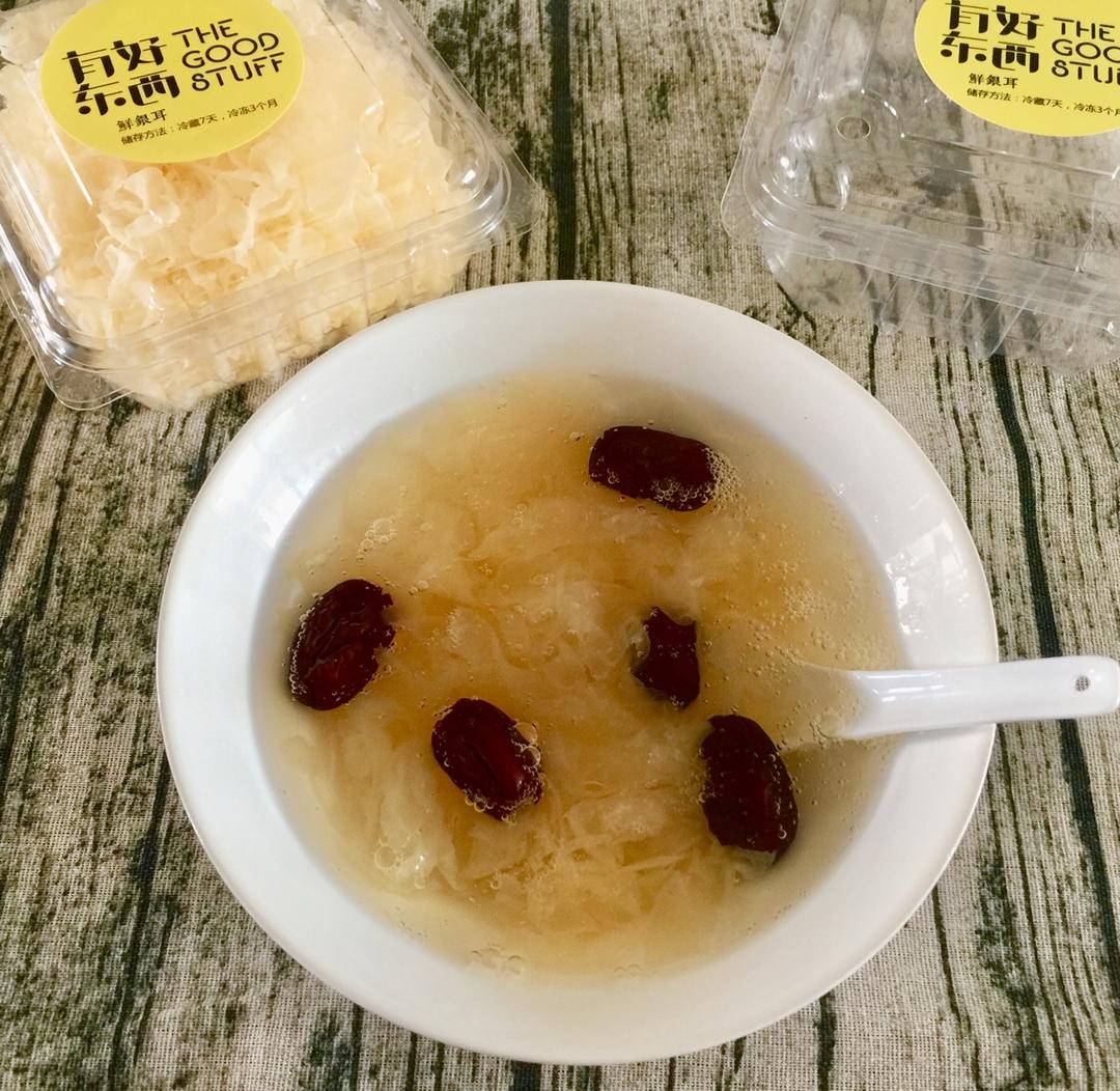 冰糖银耳红枣汤