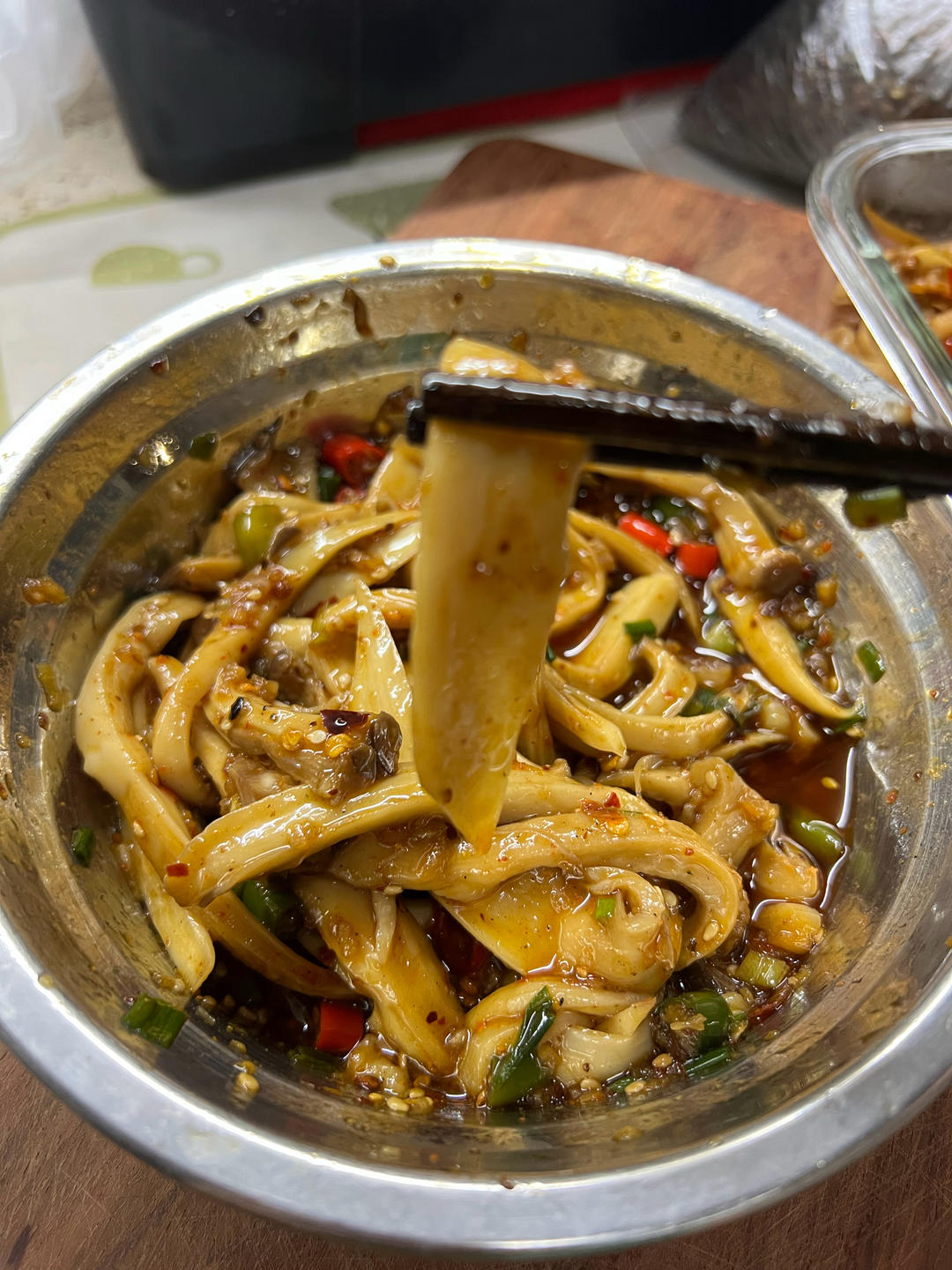 比肉还好吃的【手撕凉拌杏鲍菇】，上桌扫光光