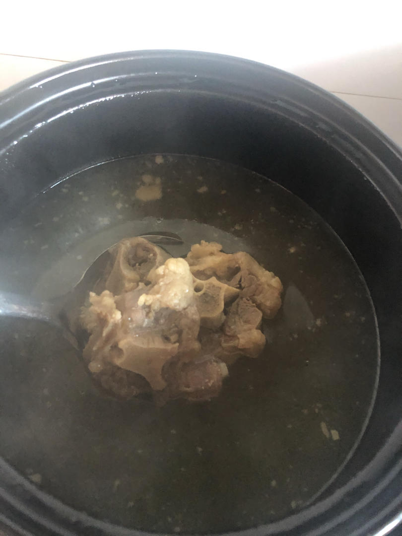 牛尾汤(不仅汤好喝，牛尾更有滋味)