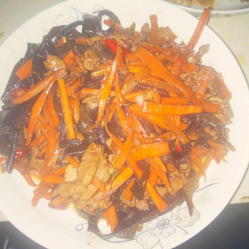 胡萝卜木耳炒肉丝