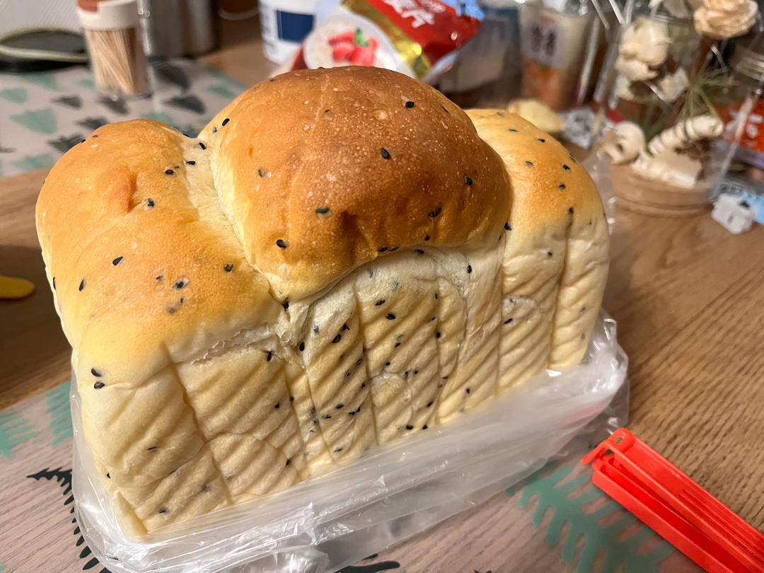 咸盐黑芝麻吐司